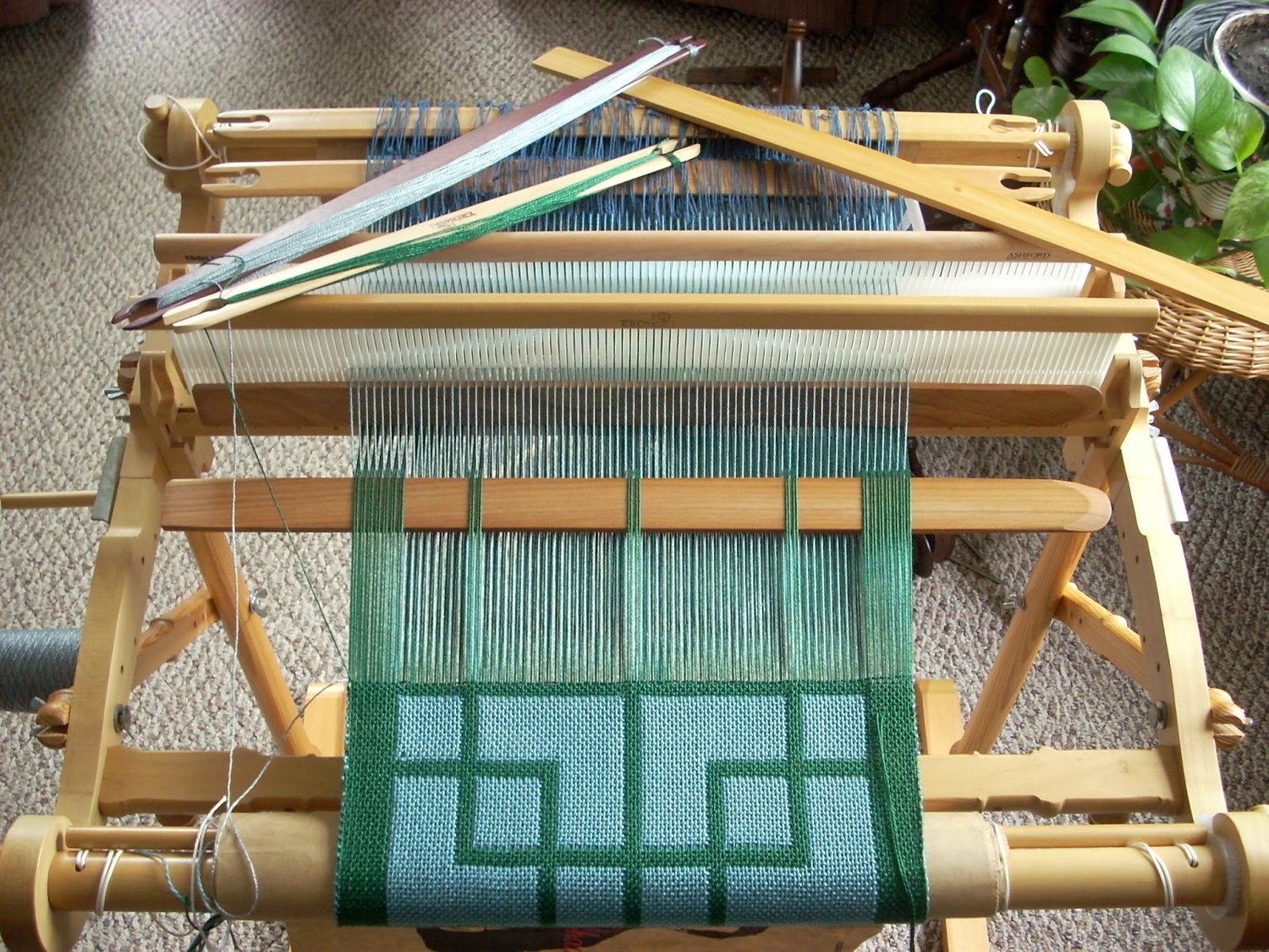 Rigid heddle weaving